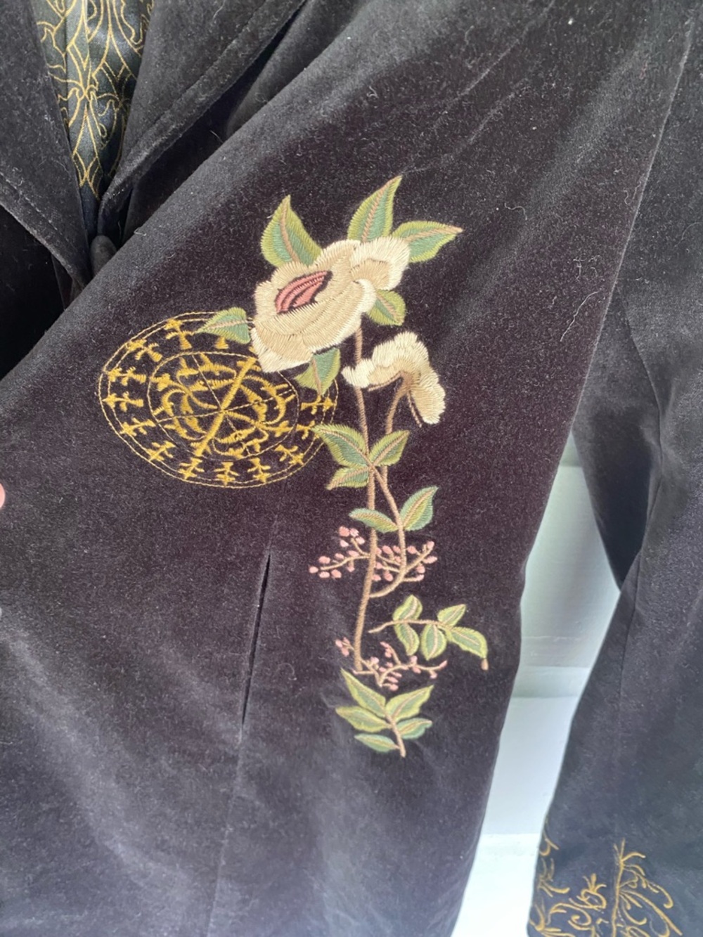 Cabi French velveteen Embroidered Black Women's Coat sz8 - Picture 2 of 4